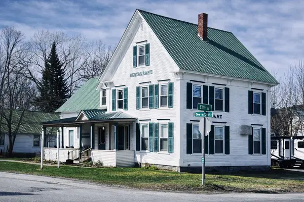 14 Glover Street, Barton, VT 05822