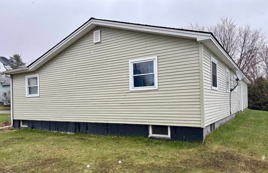 413 Elm Street, Derby Line, VT 05830 - #3
