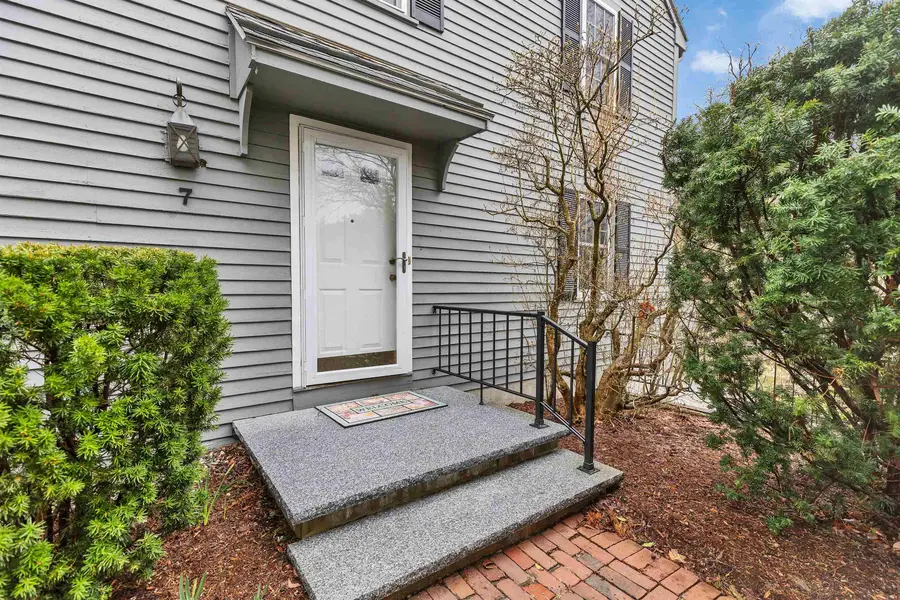 7 Governor Square, Peterborough, NH 03458 - #3