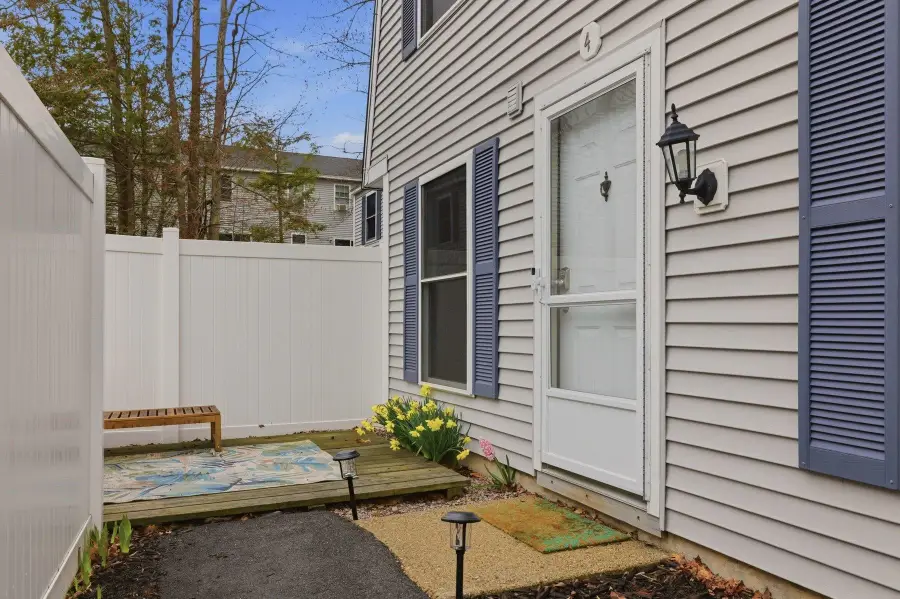 4 Hemlock Forest, Dover, NH 03820 - #3