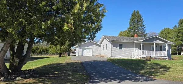 33 Lynwood Drive, Derby, VT 05829