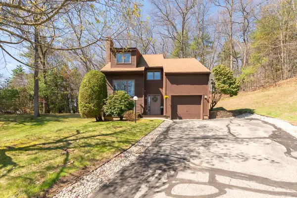 21 Gloucester Lane, Nashua, NH 03063