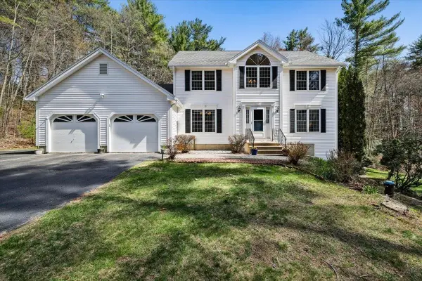 12 Butterfield Lane, Bedford, NH 03110