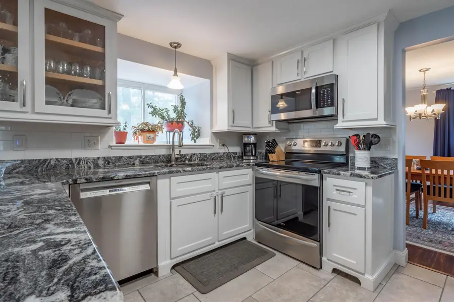 14 Olympia Circle, Nashua, NH 03062 - #3