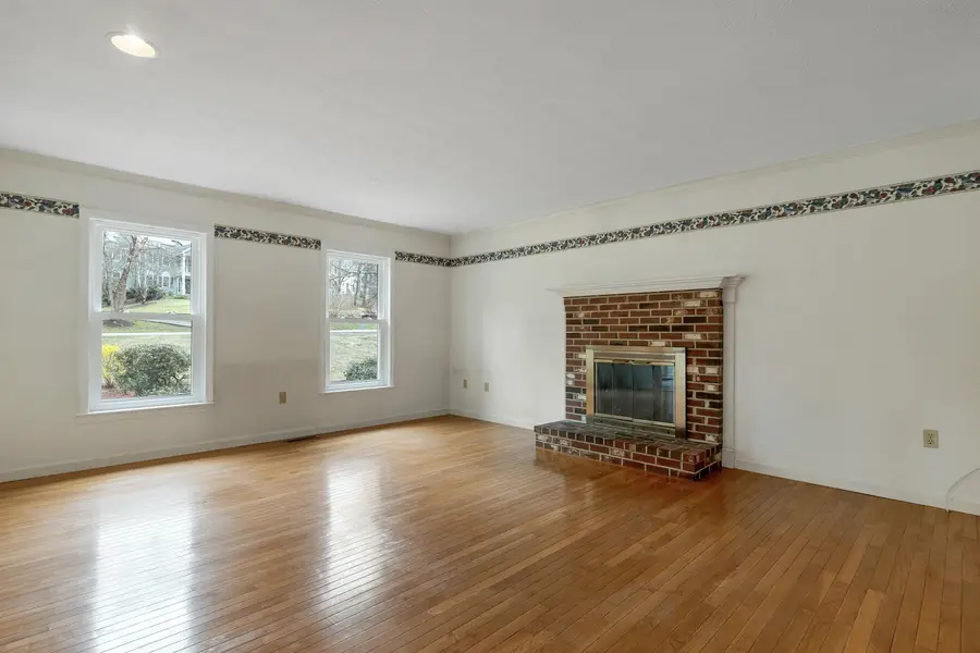 9 Isabella Drive, Londonderry, NH 03053 - #3