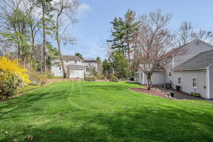 31 Hyacinth Drive, Nashua, NH 03062 - #3