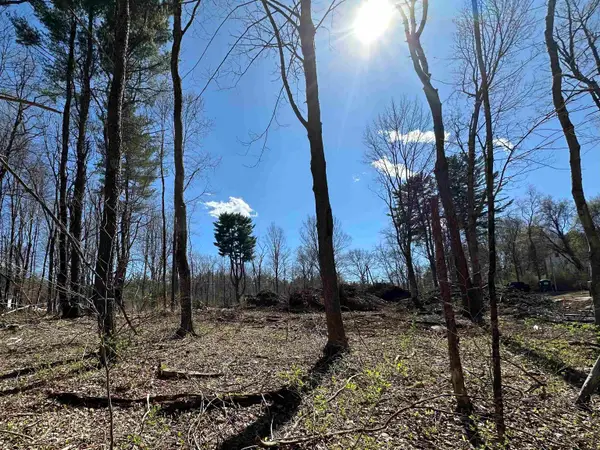 22 Hilliard Road, Kensington, NH 03833-5516