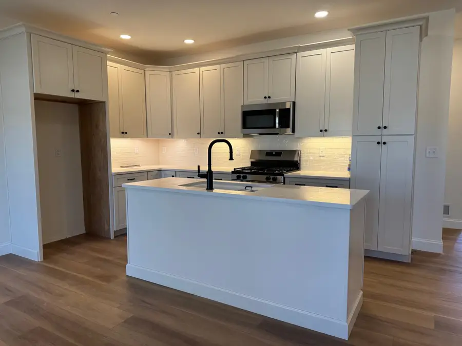 8A Dearborn Circle, Goffstown, NH 03045 - #2