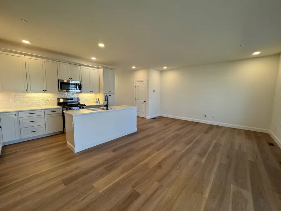 8A Dearborn Circle, Goffstown, NH 03045 - #3