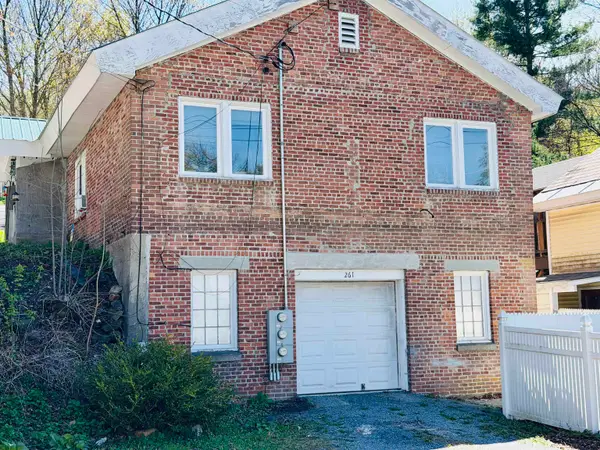 2 Hamlin Avenue, Bennington, VT 05201