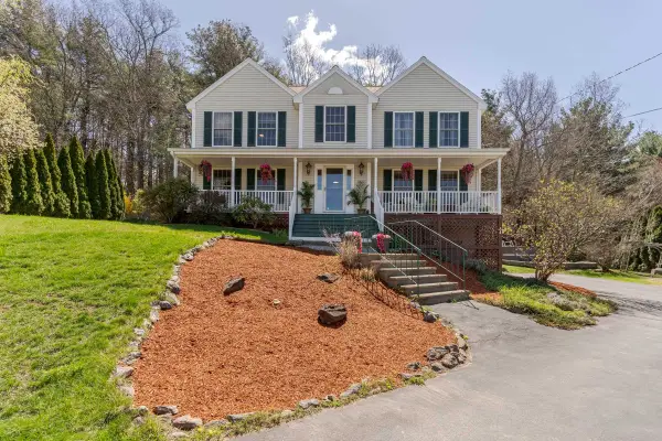 13 Jump Lane, Hudson, NH 03051