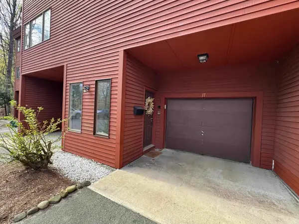 17 Robin Way, Brattleboro, VT 05301