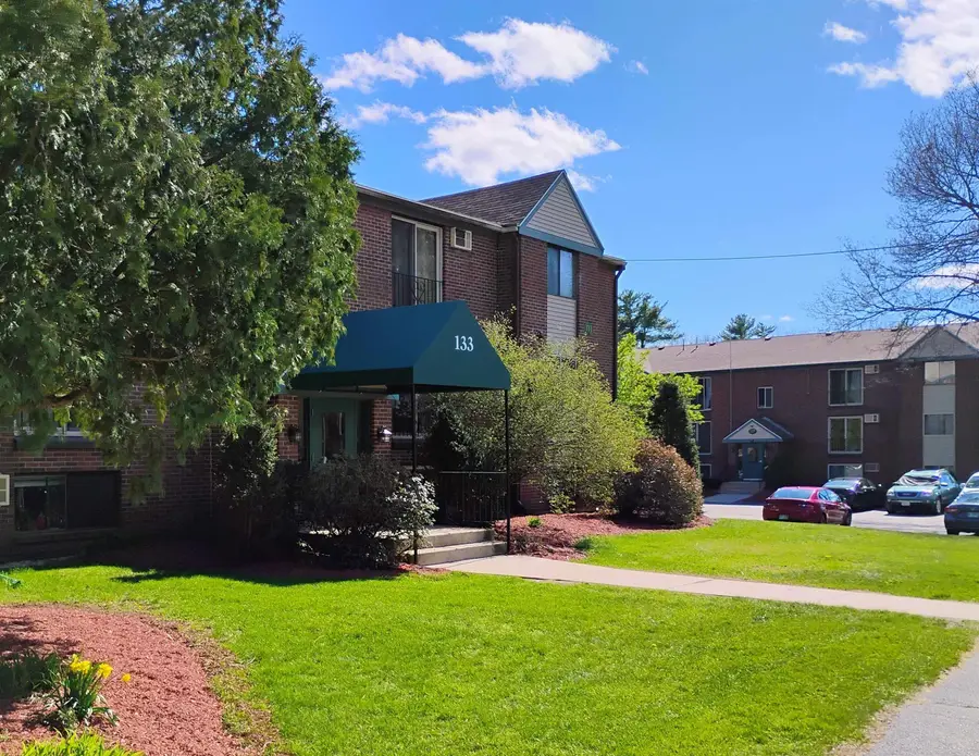 133 ENGLISH VILLAGE Road #303, Manchester, NH 03102 - #2