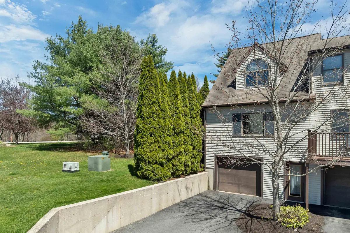 422 Ledgeview Drive, Rochester, NH 03867 - #1