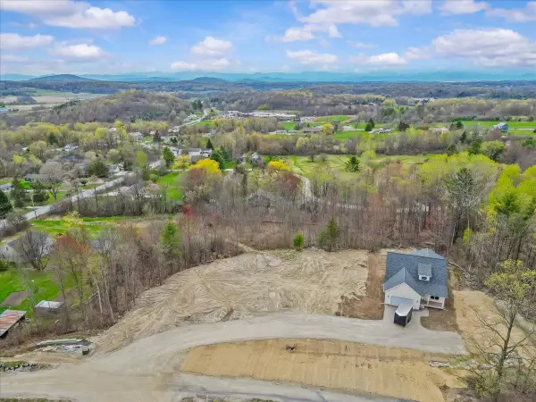 6 Theresa Way, Hinesburg, VT 05461
