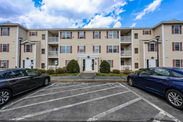 18 Crestview Circle #207, Londonderry, NH 03053
