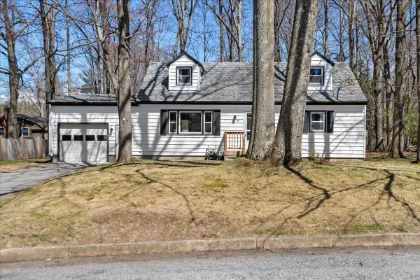 29 Hilltop Court, Colchester, VT 05446