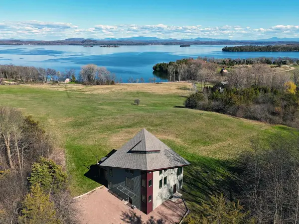86 Town Line Road, South Hero, VT 05486