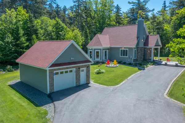 105 Loft Circle, Campton, NH 03223