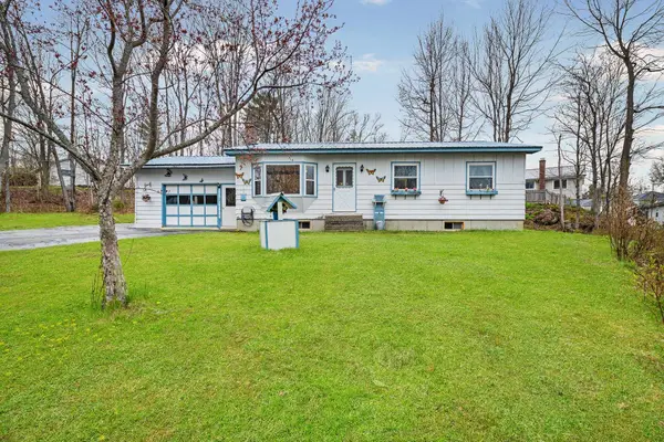 12 Crow Hill Street, Northumberland, NH 03582