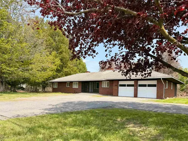 422 Governor Hunt Road, Vernon, VT 05354