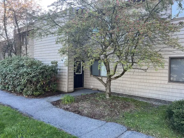 59 Hawthorne Circle, South Burlington, VT 05403
