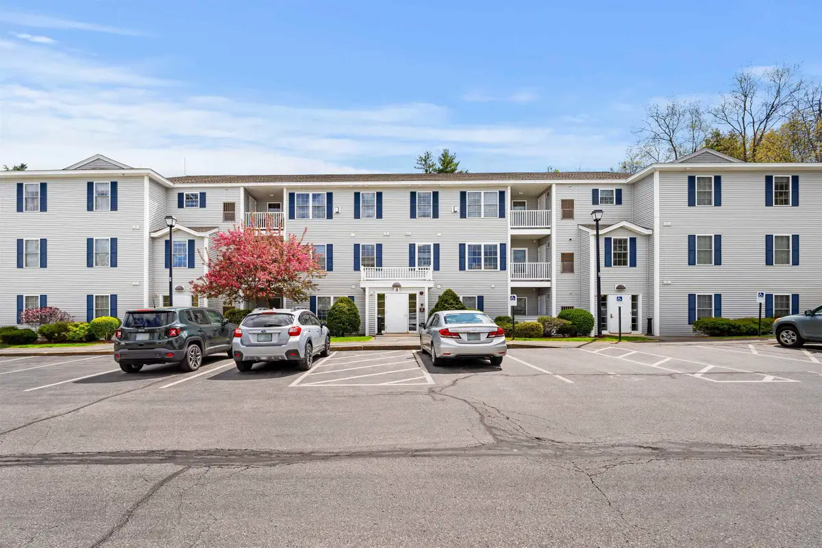 4 Crestview Circle #100, Londonderry, NH 03053 - #1