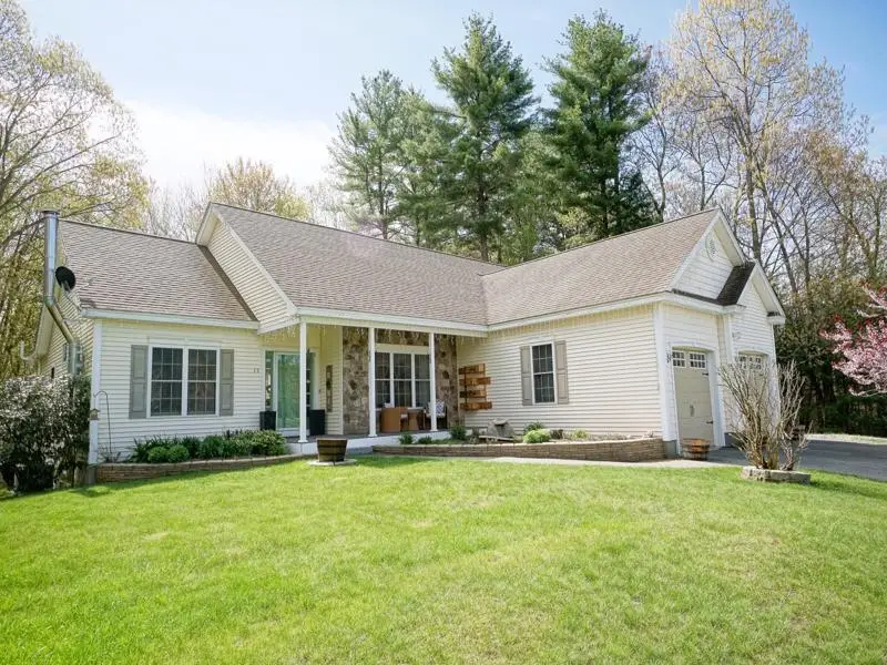15 Goldfinch Drive, Pelham, NH 03076 - #1