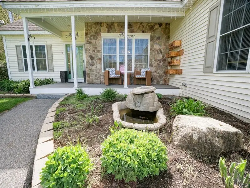 15 Goldfinch Drive, Pelham, NH 03076 - #3