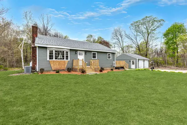 11 Merrimac Road, Newton, NH 03858