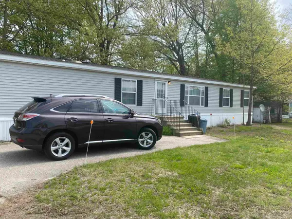 30 Stacey Avenue, Seabrook, NH 03874