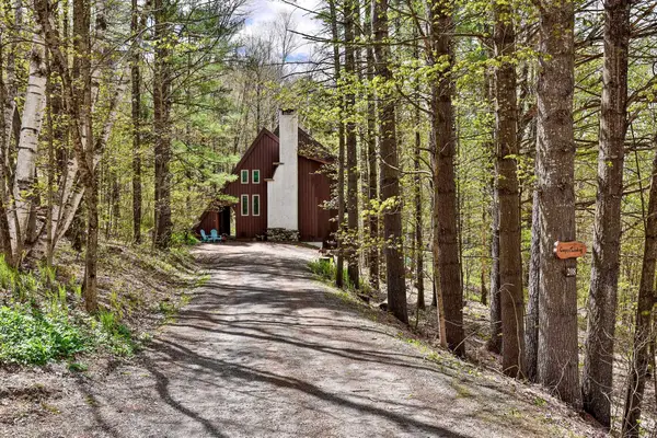 208 Great Hawk Road, Rochester, VT 05767