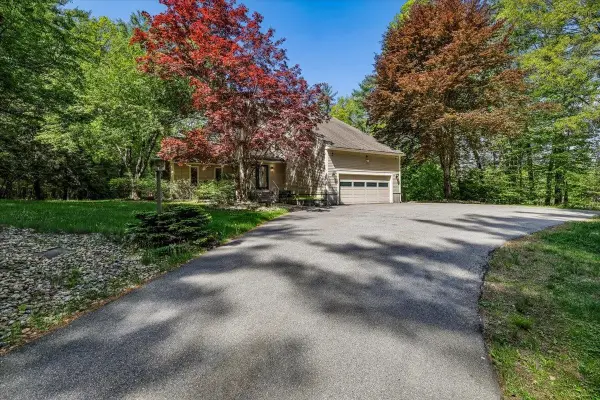 5 Cobblestone Place, Merrimack, NH 03054