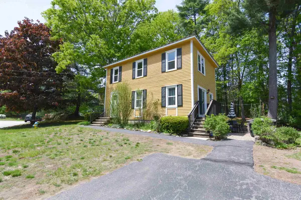 11 Beaujolais Drive, Nashua, NH 03062