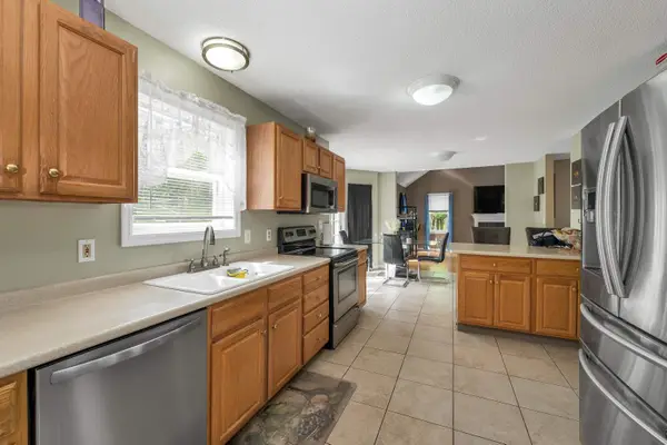 12 Chester Road, Derry, NH 03038
