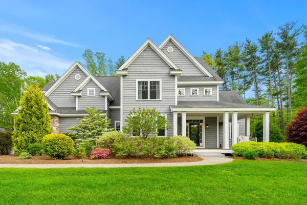 10 Lilac Court, Bedford, NH 03110