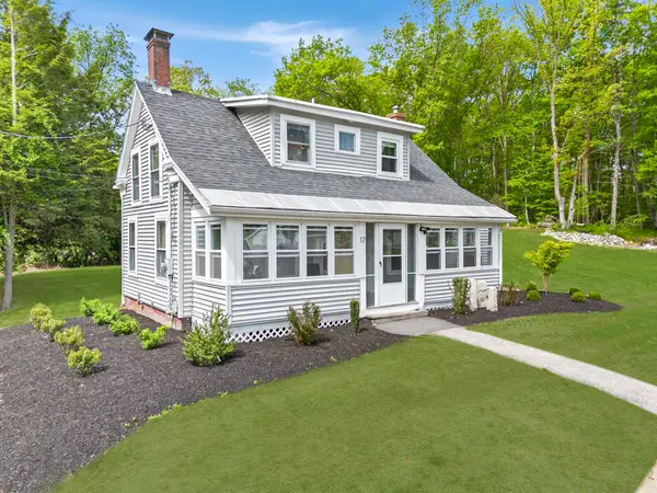 17 Blossom Road, Plaistow, NH 03865