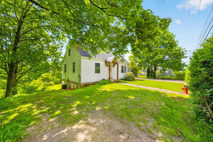526 Pembroke Street, Pembroke, NH 03275 - #3