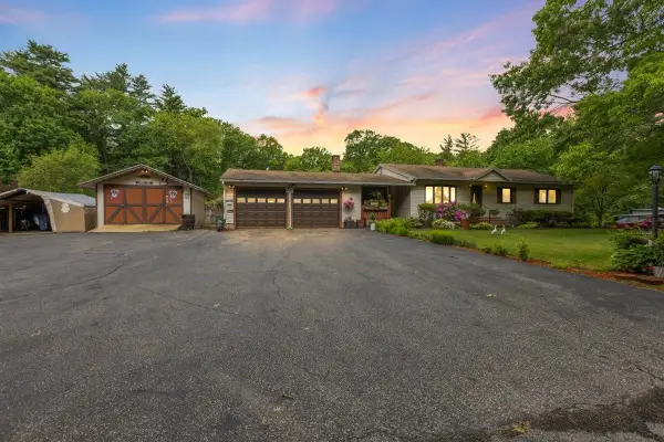 42 Brown Hill Road, Hampstead, NH 03826