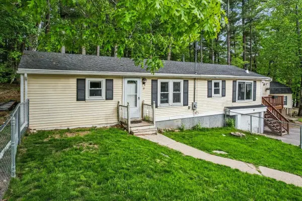 15 Hilda Avenue, Derry, NH 03038
