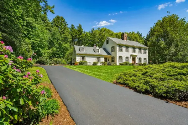 5 Spring Hill Road, Bedford, NH 03110