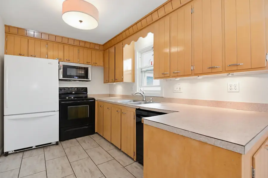 6 Ray Drive, Hooksett, NH 03106 - #3