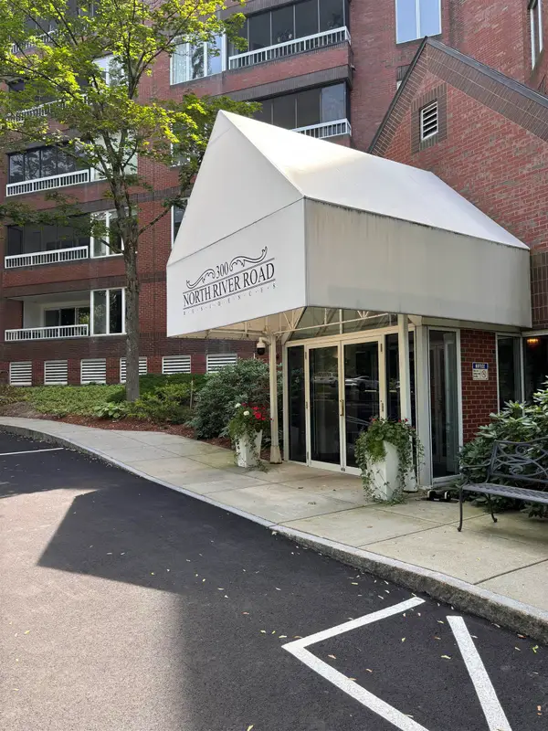 300 North River Road #112, Manchester, NH 03104