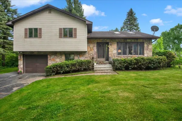 6 Meadowbrook Lane, St. Albans Town, VT 05478