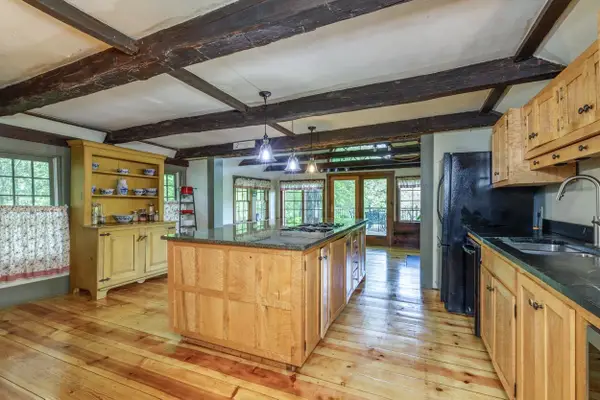 2 Raymond Road, Deerfield, NH 03037