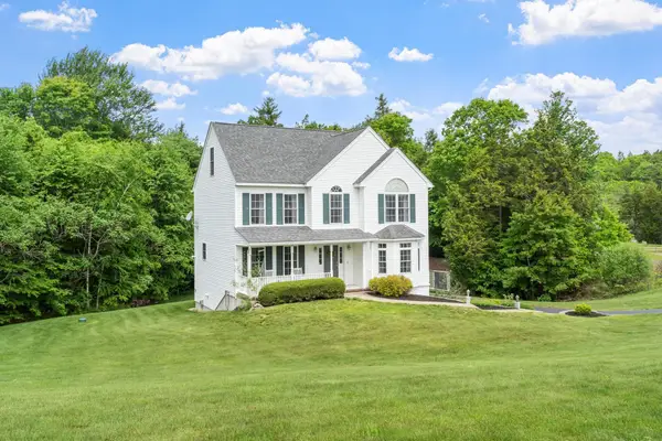 8 Jana Circle, Sandown, NH 03873