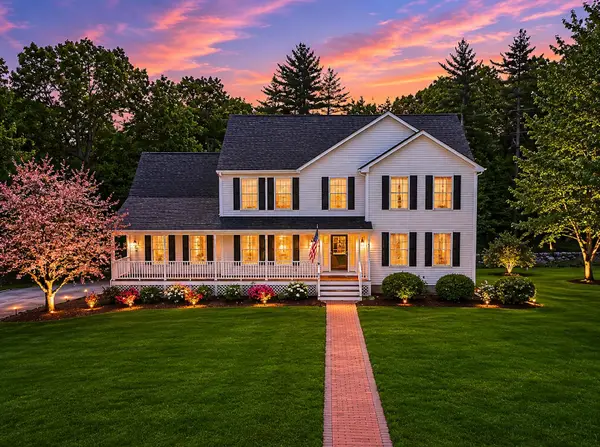 13 Stirling Avenue, Hooksett, NH 03106