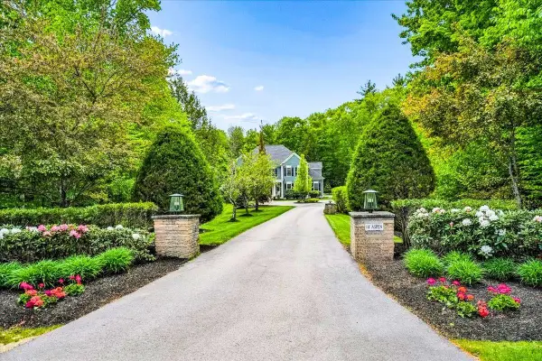 14 Aspen Lane, Bedford, NH 03110