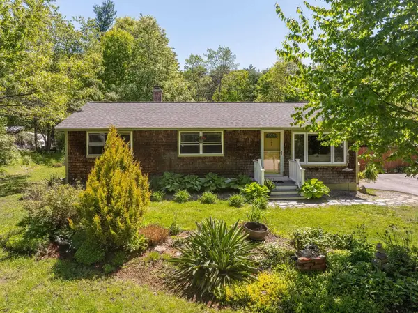 27 Langs Lane, Newmarket, NH 03857