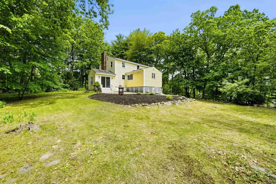 27 Gilcreast Road, Londonderry, NH 03053 - #3